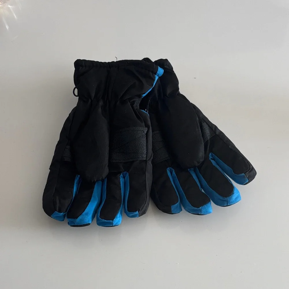 Black and Blue Winter Gloves
